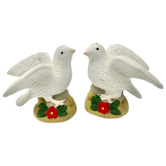 Ceramic White Doves Salt and Pepper Shakers On Floral Base 3 in Tall Vtg Decor - Picture 1 of 7